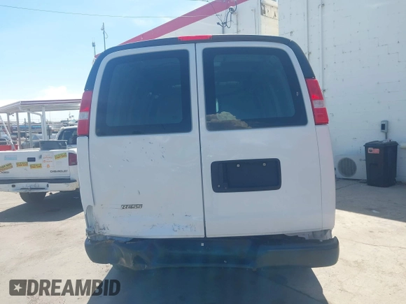 2019 Chevrolet Express Cargo z VIN 1GCWGAFP9K1370862, wystawiony jako IAAI lot #42410939 z przebiegiem 83 319 mil mil oraz . Historia ofert i sprzedaży dostępna na DreamBid. Obrazek 16.