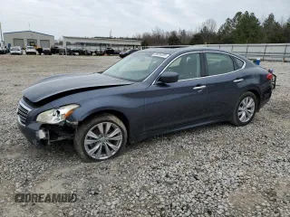 2011 Infiniti M z VIN JN1BY1AP2BM320583, wystawiony jako Copart lot #46050285 z przebiegiem Nie podano mil oraz Szkoda całkowita • Salvage title. Historia ofert i sprzedaży dostępna na DreamBid. Obrazek 1.