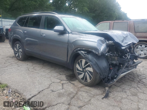 2024 Volkswagen Atlas SE with VIN 1V2KR2CA6RC559352, listed as a Copart auction lot 62817135 with 20,140 mi miles and Salvage title. Bid and sale history available at DreamBid. Image 4.