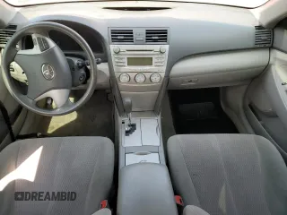 2011 Toyota Camry LE z VIN 4T4BF3EKXBR097272, wystawiony jako Copart lot #59220845 z przebiegiem Nie podano mil oraz Szkoda całkowita • Salvage title. Historia ofert i sprzedaży dostępna na DreamBid. Obrazek 8.