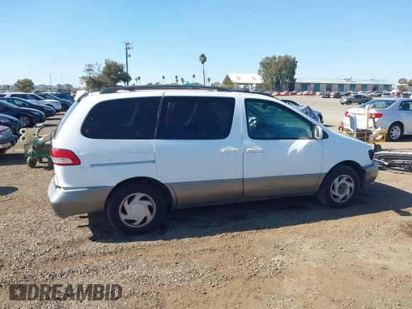 2002 Toyota Sienna LE with VIN 4T3ZF13C62U444564, listed as a IAAI auction lot 41515466 with 284,745 mi miles. Bid and sale history available at carsss.com. Image 14.