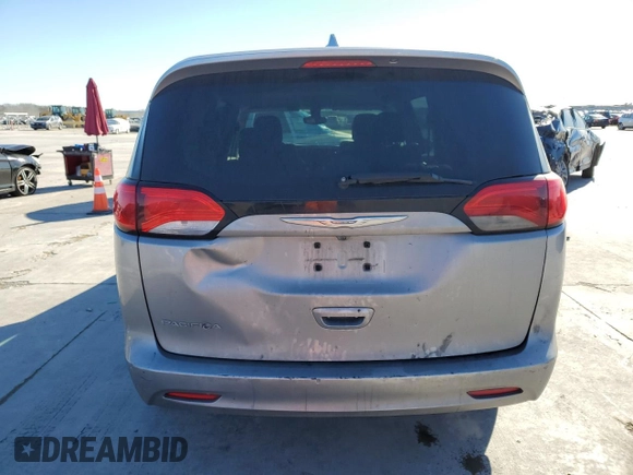 2017 Chrysler Pacifica Touring with VIN 2C4RC1DG9HR668277, listed as a Copart auction lot 87424464 with 171,515 mi miles and Salvage Title. Bid and sale history available at DreamBid. Image 6.