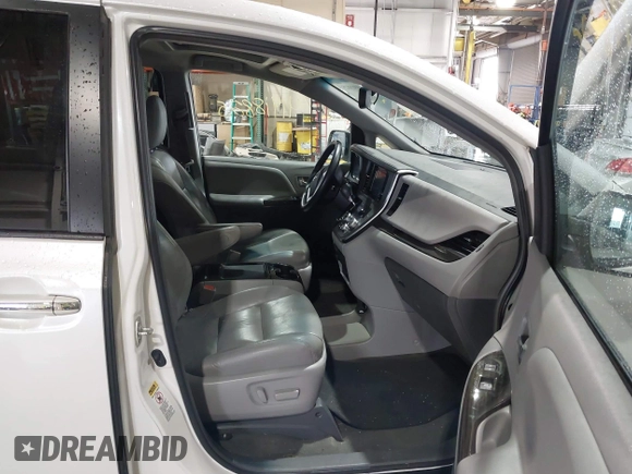 2015 Toyota Sienna XLE with VIN 5TDYK3DC8FS598525, listed as a IAAI auction lot 41918825 with 128,557 mi miles. Bid and sale history available at carsss.com. Image 5.
