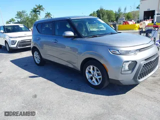 2022 Kia Soul LX with VIN KNDJ23AUXN7810395, listed as a IAAI auction lot 41836872 with 76,196 mi miles. Bid and sale history available at carsss.com. Image 1.