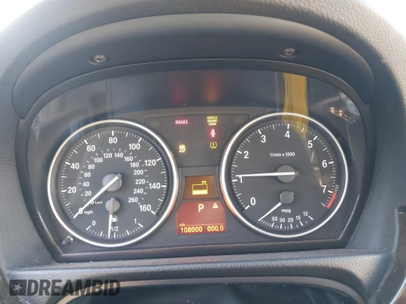 2011 BMW 3 Series 328i xDrive z VIN WBAPK5C52BF124605, wystawiony jako IAAI lot #41585190 z przebiegiem 108 000 mil mil oraz . Historia ofert i sprzedaży dostępna na DreamBid. Obrazek 7.