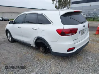 2019 Kia Sorento LX with VIN 5XYPG4A37KG524608, listed as a IAAI auction lot 41824210 with 103,228 mi miles. Bid and sale history available at carsss.com. Image 3.