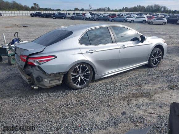2020 Toyota Camry SE with VIN 4T1J11AKXLU879877, listed as a IAAI auction lot 40827028 with 176,872 mi miles. Bid and sale history available at carsss.com. Image 4.