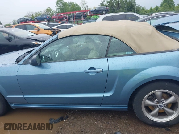 2005 Ford Mustang Deluxe z VIN 1ZVFT84N655195289, wystawiony jako IAAI lot #42182596 z przebiegiem 84 205 mil mil oraz . Historia ofert i sprzedaży dostępna na DreamBid. Obrazek 15.