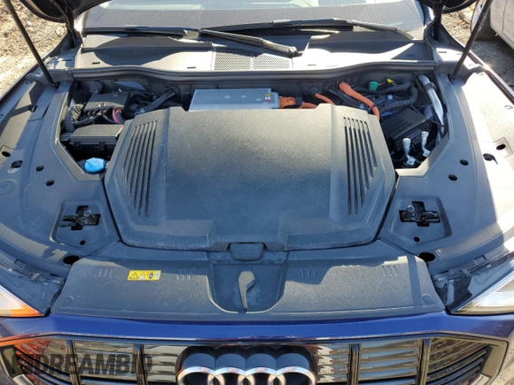 2021 Audi e-tron Prestige z VIN WA1VAAGEXMB028077, wystawiony jako Copart lot #51068735 z przebiegiem 36 998 mil mil oraz Szkody całkowita. Historia ofert i sprzedaży dostępna na DreamBid. Obrazek 12.