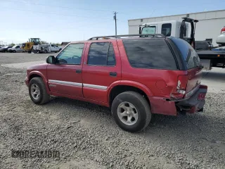 2000 GMC Jimmy SLE Convenience with VIN 1GKDT13W0Y2292445, listed as a Copart auction lot 77914514 with 220,291 mi miles and Salvage Title. Bid and sale history available at carsss.com. Image 2.