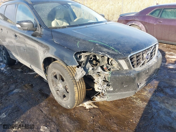2010 Volvo XC60 3.2L with VIN YV4960DZ2A2051405, listed as a IAAI auction lot 41642010 with 200,589 mi miles. Bid and sale history available at carsss.com. Image 6.