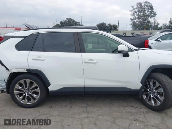2019 Toyota RAV4 XLE Premium with VIN JTMA1RFV9KD513395, listed as a IAAI auction lot 41469143 with 28,406 mi miles. Bid and sale history available at carsss.com. Image 14.