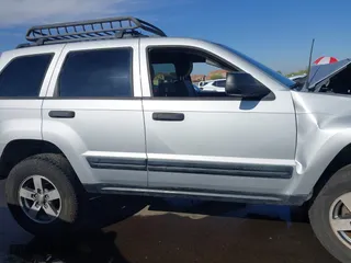 2005 Jeep Grand Cherokee Laredo with VIN 1J4HR48N45C628711, listed as a IAAI auction lot 42004501 with 147,047 mi miles. Bid and sale history available at carsss.com. Image 13.