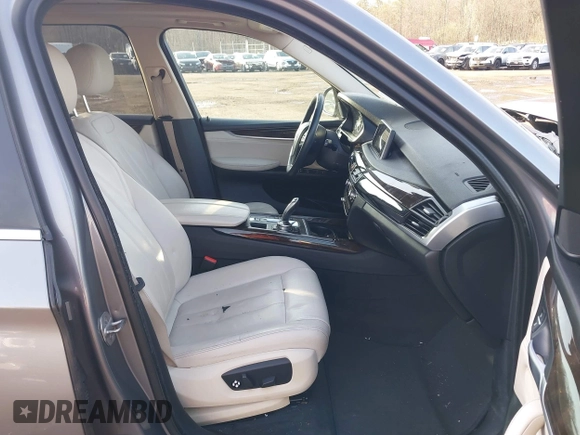 2014 BMW X5 xDrive35i z VIN 5UXKR0C52E0H19670, wystawiony jako IAAI lot #41909590 z przebiegiem 137 758 mil mil oraz . Historia ofert i sprzedaży dostępna na DreamBid. Obrazek 5.