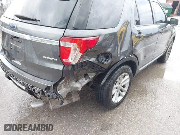 2016 Ford Explorer XLT with VIN 1FM5K7D87GGB32338, listed as a IAAI auction lot 41901509 with 89,304 mi miles. Bid and sale history available at carsss.com. Image 18.