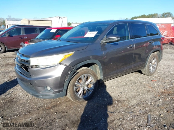 2014 Toyota Highlander XLE with VIN 5TDKKRFH2ES021473, listed as a IAAI auction lot 41809149 with 220,867 mi miles. Bid and sale history available at carsss.com. Image 17.
