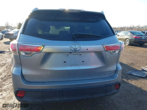 2015 Toyota Highlander XLE with VIN 5TDJKRFH8FS122806, listed as a IAAI auction lot 41791648 with 149,973 mi miles. Bid and sale history available at carsss.com. Image 16.