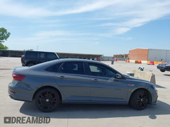 2020 Volkswagen Jetta GLI S z VIN 3VW6T7BU0LM047800, wystawiony jako IAAI lot #42263748 z przebiegiem 58 903 mil mil oraz . Historia ofert i sprzedaży dostępna na DreamBid. Obrazek 13.