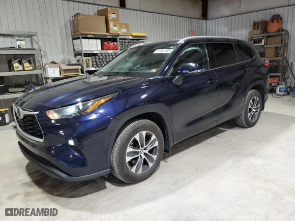 2022 Toyota Highlander XLE with VIN 5TDHZRBH5NS566420, listed as a Copart auction lot 51461485 with 29,420 mi miles and Salvage Title. Bid and sale history available at carsss.com. Image 1.