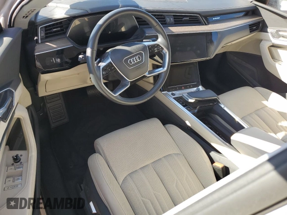 2021 Audi e-tron Sportback Prestige z VIN WA13AAGE4MB018961, wystawiony jako Copart lot #74674294 z przebiegiem Nie podano mil oraz Nie do naprawy • Non repairable. Historia ofert i sprzedaży dostępna na DreamBid. Obrazek 8.