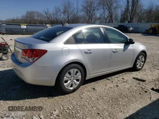 2015 Chevrolet Cruze LS z VIN 1G1PA5SH3F7217319, wystawiony jako Copart lot #48901504 z przebiegiem 133 266 mil mil oraz Szkoda całkowita • Salvage title. Historia ofert i sprzedaży dostępna na DreamBid. Obrazek 3.