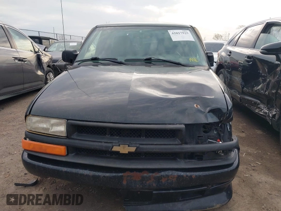 2002 Chevrolet S-10 LS with VIN 1GCCS19W028104982, listed as a IAAI auction lot 42017925 with 114,564 mi miles. Bid and sale history available at carsss.com. Image 12.