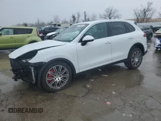 2015 Porsche Cayenne Turbo z VIN WP1AC2A26FLA80496, wystawiony jako Copart lot #47559825 z przebiegiem 75 169 mil mil oraz Czysty tytuł • Clean title. Historia ofert i sprzedaży dostępna na DreamBid. Obrazek 1.