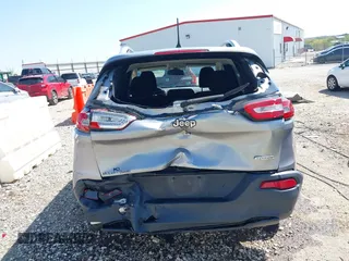 2017 Jeep Cherokee Latitude с VIN 1C4PJLCB7HW661141, выставлен на аукционе IAAI как лот 42035895 с пробегом 126 220 миль миль и . История ставок и продаж доступна на DreamBid. Изображение 16.