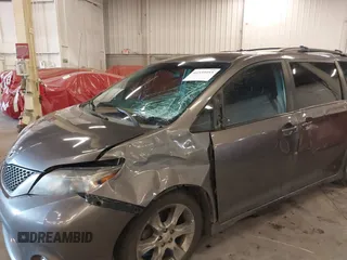 2011 Toyota Sienna SE with VIN 5TDXK3DC7BS034516, listed as a IAAI auction lot 41539955 with 209,309 mi miles. Bid and sale history available at carsss.com. Image 6.
