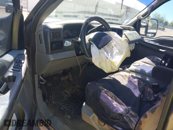 2002 Ford F-250 XL z VIN 1FTNW21L92EC03726, wystawiony jako IAAI lot #41860963 z przebiegiem 201 404 mil mil oraz . Historia ofert i sprzedaży dostępna na DreamBid. Obrazek 16.
