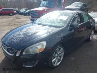 2013 Volvo S60 T6 R-Design Platinum with VIN YV1902FH4D1205833, listed as a IAAI auction lot 41609805 with 202,537 mi miles. Bid and sale history available at carsss.com. Image 17.