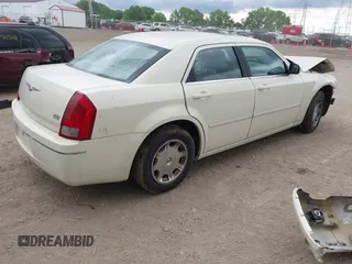 2005 Chrysler 300 Touring z VIN 2C3AA53G95H547489, wystawiony jako IAAI lot #42247825 z przebiegiem 189 694 mil mil oraz . Historia ofert i sprzedaży dostępna na DreamBid. Obrazek 4.