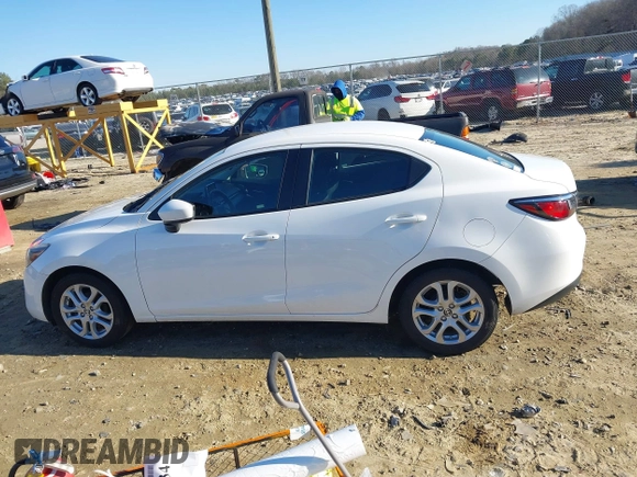 2016 Scion iA z VIN 3MYDLBZV6GY119076, wystawiony jako IAAI lot #41282871 z przebiegiem Nie podano mil oraz . Historia ofert i sprzedaży dostępna na DreamBid. Obrazek 13.