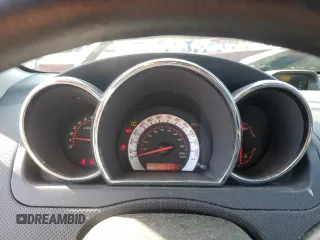 2009 Pontiac G3 z VIN KL2TD66E69B648177, wystawiony jako Copart lot #49827695 z przebiegiem 105 881 mil mil oraz Szkoda całkowita • Salvage title. Historia ofert i sprzedaży dostępna na DreamBid. Obrazek 9.