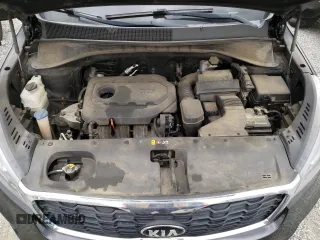 2019 Kia Sorento L z VIN 5XYPG4A34KG500069, wystawiony jako Copart lot #52714105 z przebiegiem 237 472 mil mil oraz Szkoda całkowita • Salvage title. Historia ofert i sprzedaży dostępna na DreamBid. Obrazek 12.