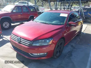 2015 Volkswagen Passat Limited Edition Edition z VIN 1VWAT7A3XFC117991, wystawiony jako IAAI lot #41947059 z przebiegiem 111 981 mil mil oraz . Historia ofert i sprzedaży dostępna na DreamBid. Obrazek 2.