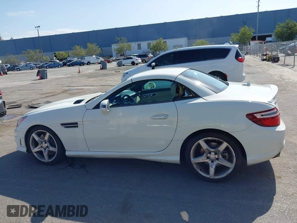 2013 Mercedes-Benz SLK 250 z VIN WDDPK4HA9DF057092, wystawiony jako IAAI lot #42032120 z przebiegiem 142 991 mil mil oraz . Historia ofert i sprzedaży dostępna na DreamBid. Obrazek 14.