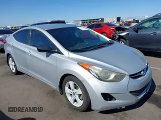 2013 Hyundai Elantra GLS z VIN KMHDH4AE3DU804198, wystawiony jako IAAI lot #42350233 z przebiegiem 223 642 mil mil oraz . Historia ofert i sprzedaży dostępna na DreamBid. Obrazek 1.