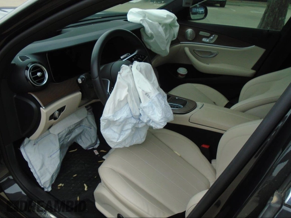 2022 Mercedes-Benz E 350 with VIN W1KZF8DB9NB097118, listed as a IAAI auction lot 42551140 with Not provided miles and . Bid and sale history available at DreamBid. Image 5.