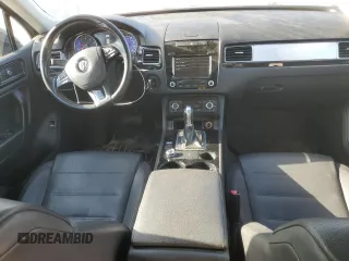 2014 Volkswagen Touareg Sport with VIN WVGEF9BP0ED005648, listed as a Copart auction lot 53230315 with 188,103 mi miles and Clean Title. Bid and sale history available at DreamBid. Image 8.