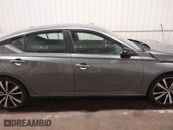 2022 Nissan Altima 2.5 SR with VIN 1N4BL4CV8NN321539, listed as a IAAI auction lot 41802422 with 68,278 mi miles. Bid and sale history available at carsss.com. Image 14.