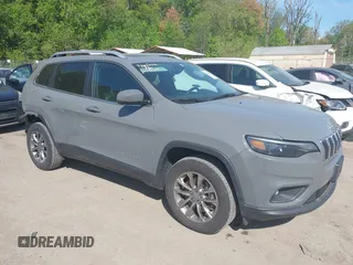 2020 Jeep Cherokee Altitude z VIN 1C4PJMLXXLD505262, wystawiony jako IAAI lot #42075051 z przebiegiem 68 743 mil mil oraz . Historia ofert i sprzedaży dostępna na DreamBid. Obrazek 1.