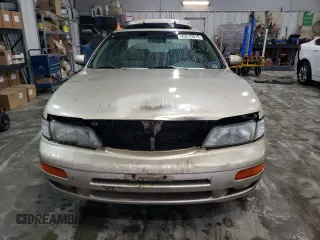 1998 Nissan Maxima GXE with VIN JN1CA21D3WT532196, listed as a Copart auction lot 43210915 with 277,946 mi miles and Salvage title. Bid and sale history available at DreamBid. Image 5.