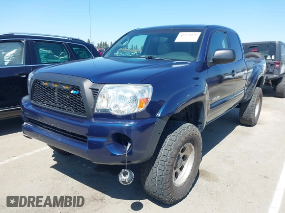 2005 Toyota Tacoma z VIN 5TEUU42N25Z099188, wystawiony jako IAAI lot #42179039 z przebiegiem 147 058 mil mil oraz . Historia ofert i sprzedaży dostępna na DreamBid. Obrazek 2.