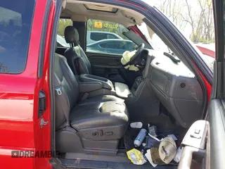 2006 Chevrolet Silverado SS z VIN 2GCEC19N161171970, wystawiony jako IAAI lot #41987549 z przebiegiem 229 928 mil mil oraz . Historia ofert i sprzedaży dostępna na DreamBid. Obrazek 5.