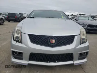 2011 Cadillac CTS-V z VIN 1G6DV1EP4B0100008, wystawiony jako Copart lot #75086454 z przebiegiem Nie podano mil oraz Szkody całkowita. Historia ofert i sprzedaży dostępna na DreamBid. Obrazek 5.
