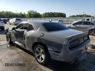 2019 Dodge Challenger SXT z VIN 2C3CDZAG2KH524724, wystawiony jako Copart lot #52202495 z przebiegiem 125 667 mil mil oraz Szkoda całkowita • Salvage title. Historia ofert i sprzedaży dostępna na DreamBid. Obrazek 2.