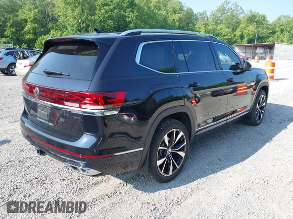 2024 Volkswagen Atlas SEL Premium R-Line with VIN 1V2FR2CA2RC598392, listed as a IAAI auction lot 42418130 with 5,007 mi miles and . Bid and sale history available at DreamBid. Image 4.