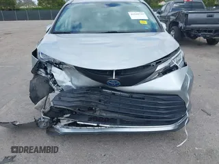 2021 Toyota Sienna XLE with VIN 5TDYRKEC2MS072800, listed as a IAAI auction lot 41918739 with 47,921 mi miles and . Bid and sale history available at DreamBid. Image 6.