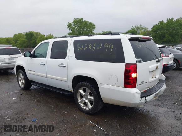 2008 Chevrolet Suburban LTZ z VIN 3GNFK16338G185462, wystawiony jako IAAI lot #42298299 z przebiegiem 301 758 mil mil oraz . Historia ofert i sprzedaży dostępna na DreamBid. Obrazek 14.